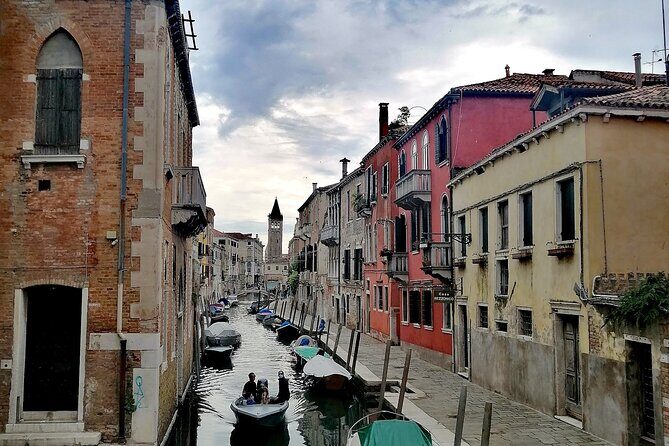 Off the Beaten Path Walk in Venice - Squero San Trovaso: Gondola Craftsmanship at the Source