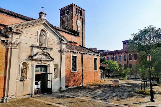 Off the Beaten Path Walk in Venice - Punta della Dogana: Customs-Building Art, Baroque Church, and the Fortune Goddess