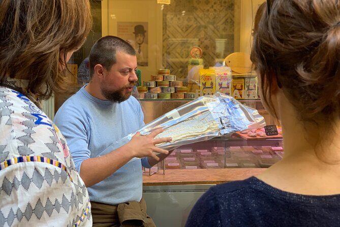 Old Taverns and Rialto Market Food Adventure (come hungry!) - Meeting point to finish: where the walk starts and ends