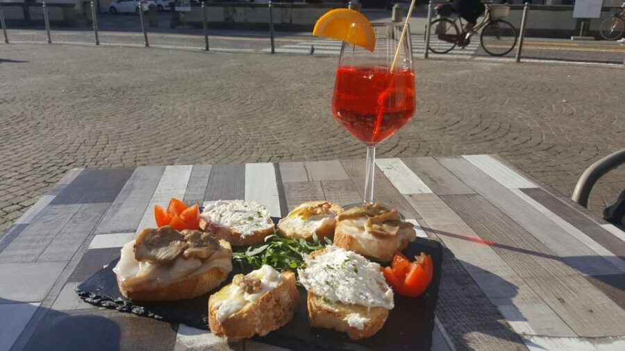 Padova: Guided Spritz Walk - Meeting in Piazza delle Erbe: how the walk actually goes