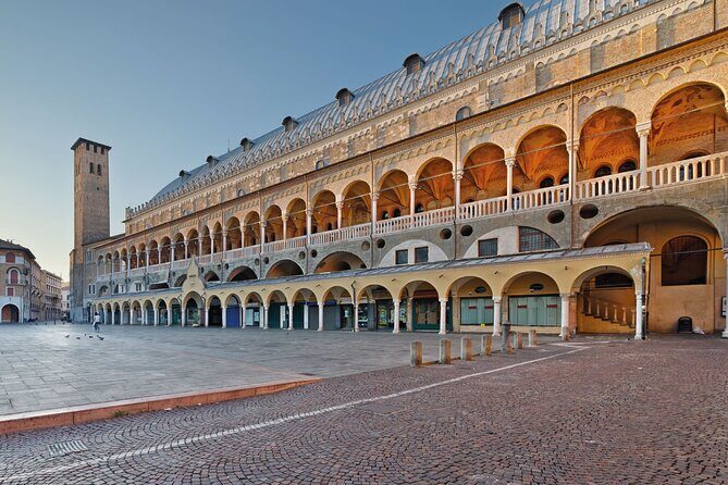 Padova Walking Tour with Audio and Written Guide by a Local - Piazza dei Signori: Power, Pageantry, and the Carraresi Era