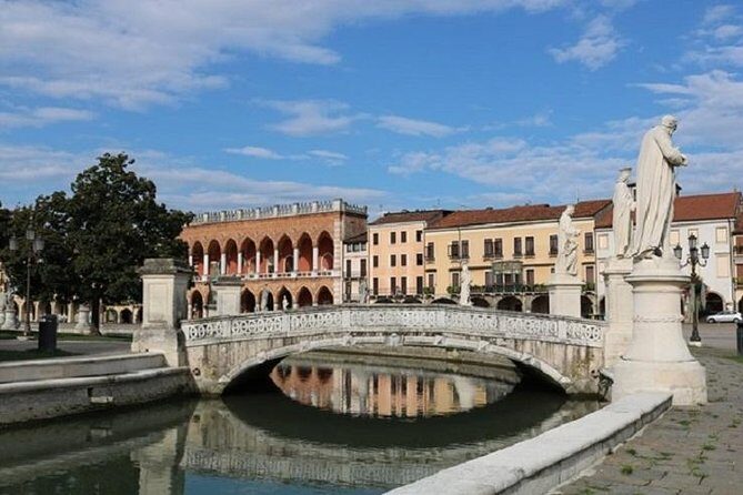 Padua City Sightseeing Walking Tour of Must-See-Sites with Local Guide - Caffè Pedrocchi: Padua’s literary meeting place