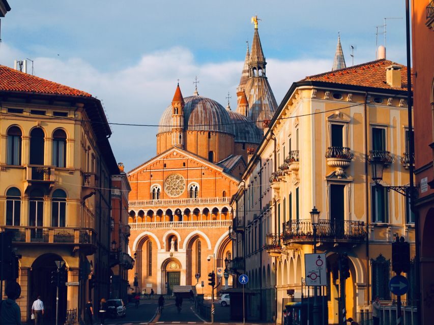 Padua: Private City Walking Tour & Scrovegni's Chapel Visit - Palazzo della Ragione: a medieval market hall that still feels alive