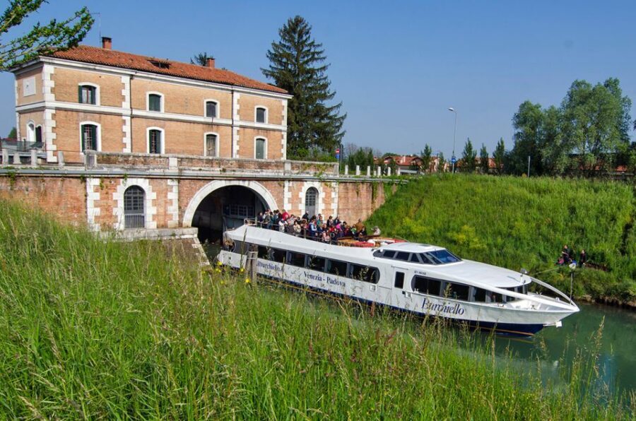 Padua to Venice Boat Cruise of the Brenta Riviera - Malcontenta and Villa Foscari: Palladio, UNESCO, and lagoon-edge power
