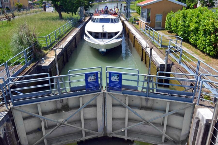 Padua to Venice Boat Cruise of the Brenta Riviera - Moranzani Lock and arrival at San Marco, Riva degli Schiavoni