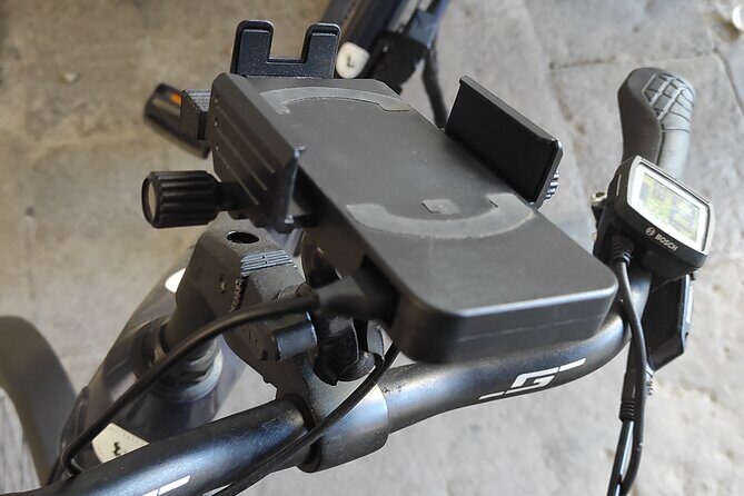 Palladian E-Bike Rental in & around Vicenza - Phone mount vs paid storytelling navigation: getting around without stress