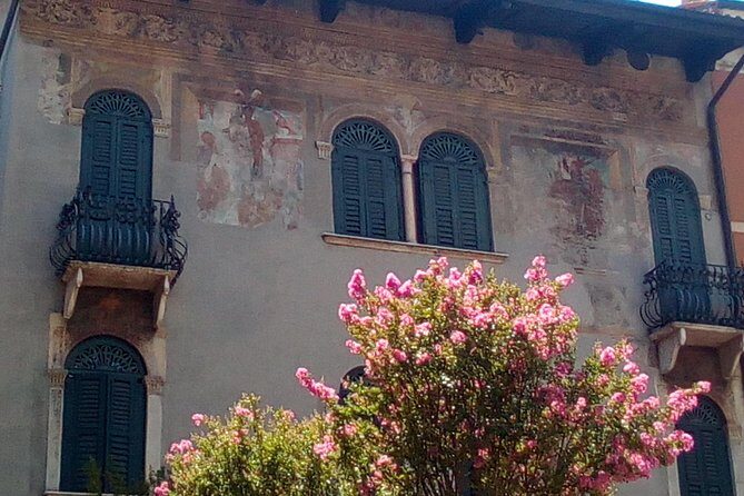 Passionate Verona: Living Romeo and Juliet's Story - Piazza dei Signori: Looking for Where They Might Have Met