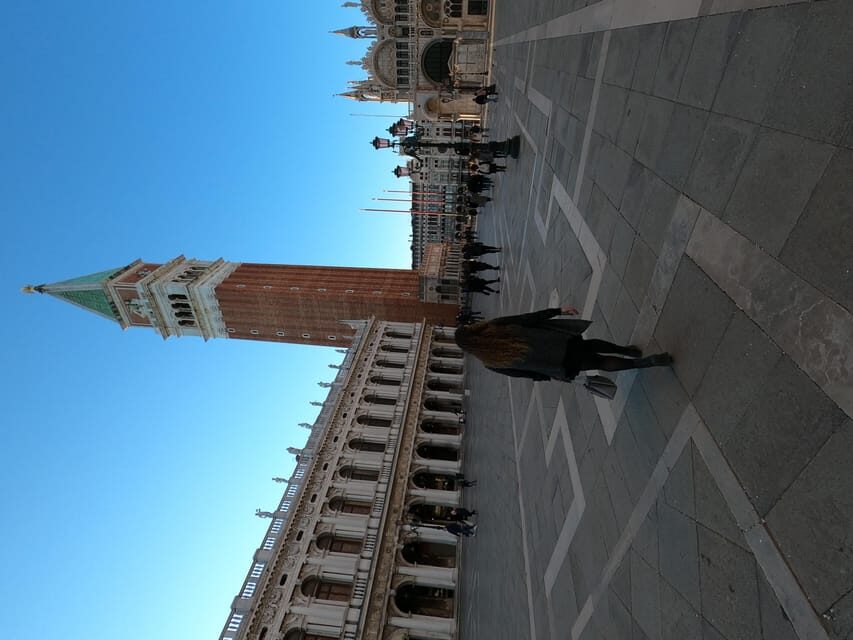 Photo with a professional photographer in Venice - Meet Marius and Ana: professional photos without feeling stiff