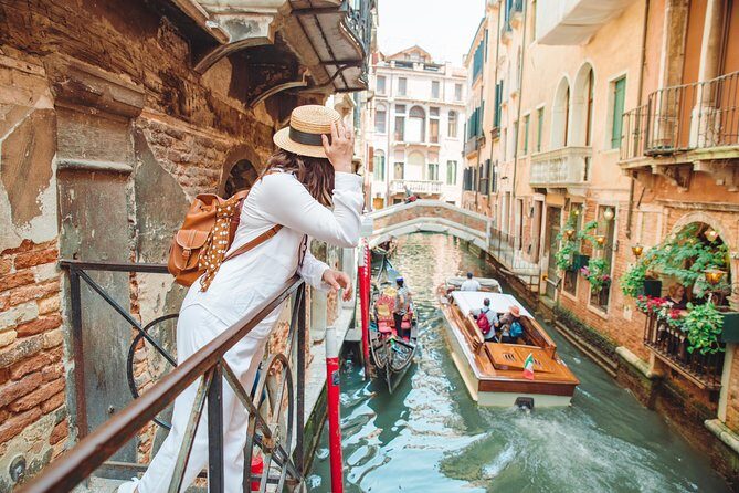 Photographer, Professional Photo shoot - Venice - Price and value: what $210.28 buys you