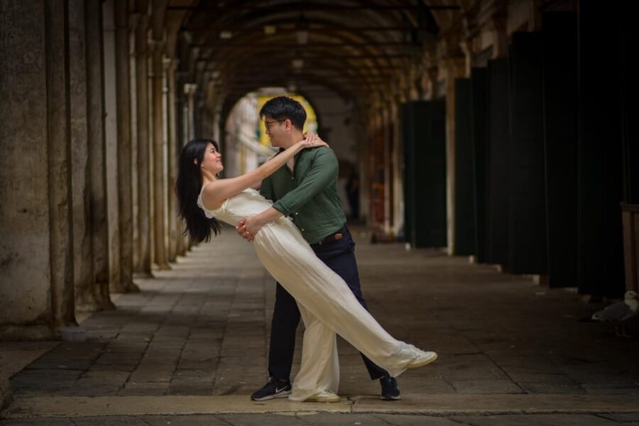 Photoshoot in Venice: Your Story, Our Lens - Book Now! - Timing and flexibility: when weather changes, your photos don’t have to