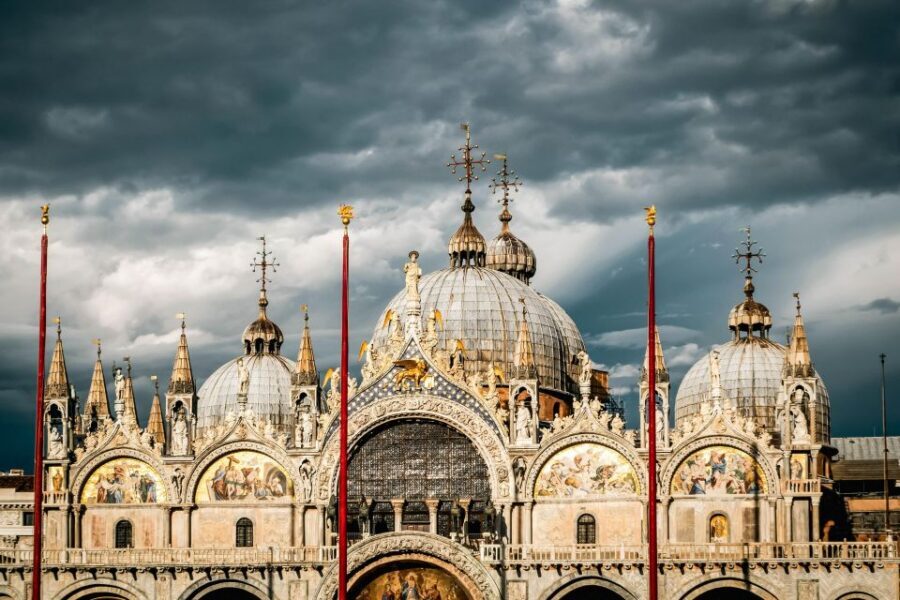 Priority Access St. Mark's Basilica Tour with Terrace Option - Golden mosaics and the style mix: Byzantine, Gothic, Renaissance
