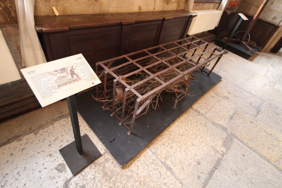 Prisons' Palace: Maleficia, Inquistion torture tools - The Maleficia Exhibition: documents and reproductions that tell the story