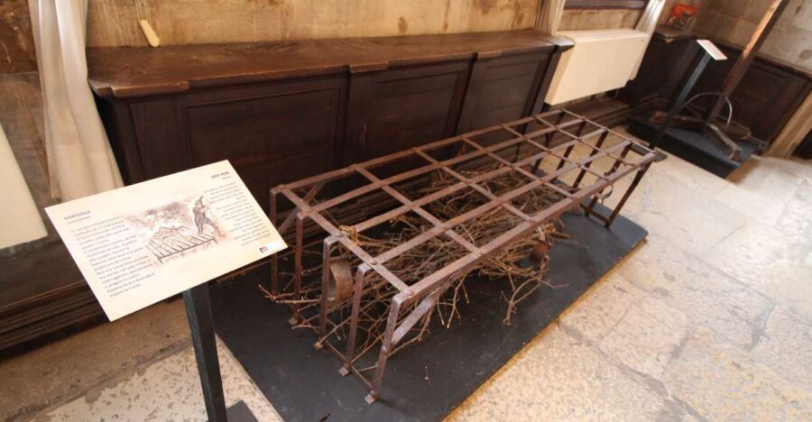 Prisons' Palace: Maleficia, Inquistion torture tools - Inquisition torture instruments: what you’ll actually see