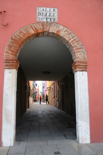 Private 4 hours North Lagoon: Traditional Venetian Boat Tour - The boat, the guide, and why comfort matters on water