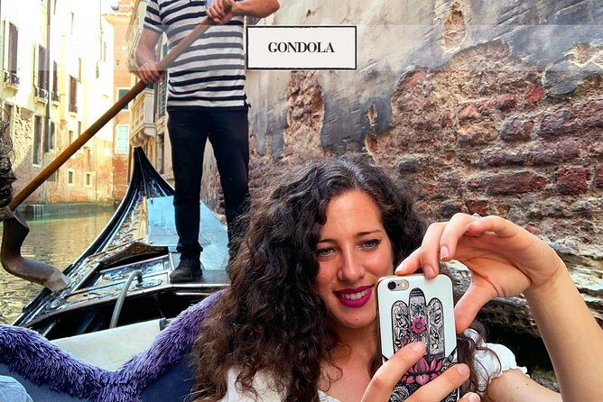 Private Crafted Gondola Ride on the Grand Canal - Riding the Grand Canal in private: what 30 minutes feels like