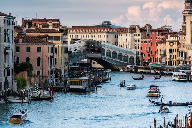 Private Full Day Tour from Milan to Venice with local tour guide and fast train - Meeting point at Stazione di Venezia Santa Lucia