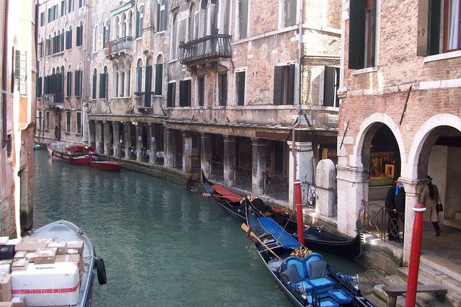 Private Full Day Tour from Milan to Venice with local tour guide and fast train - Basilica di San Marco: the cathedral stop, also not included