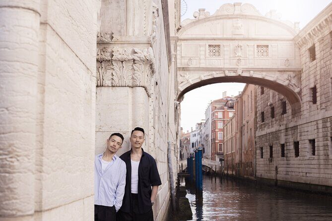 Private Gondola Ride and Photoshoot - The Photographer Factor: Comfort, Communication, and Light