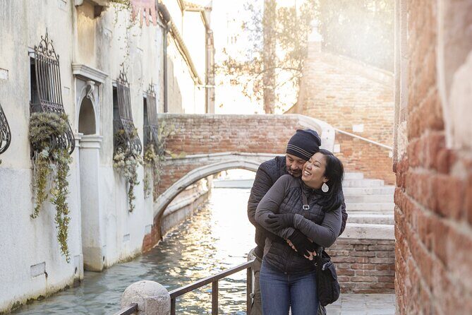 Private Gondola Ride and Photoshoot - Delivery of Edited Photos: Why Online Sharing Works