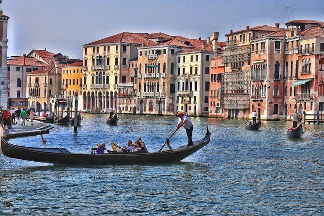 Private Gondola Serenade with Music - Private Gondola Serenade: What you’re really paying for