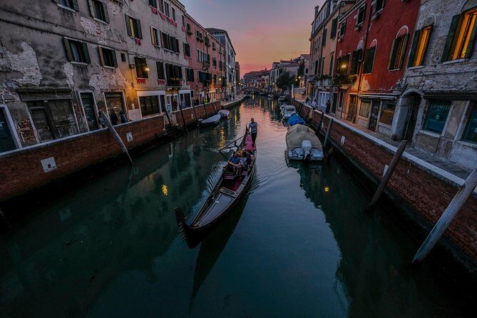 Private Mini Venice Photo Walk 2 Hours - Dorsoduro: creative angles and portrait-friendly moments