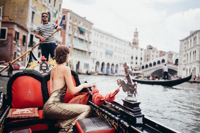 Private Photo Shoot in Venice with Gondola Ride Included - Private Gondola Ride After the Shoot: 30 Minutes That Changes the Mood
