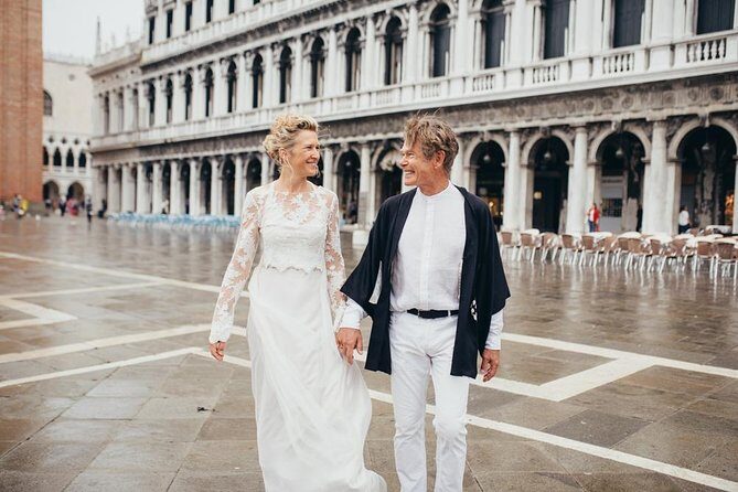 Private Photo Shoot in Venice with Gondola Ride Included - Getting Comfortable Fast: Enzo’s Style of Direction