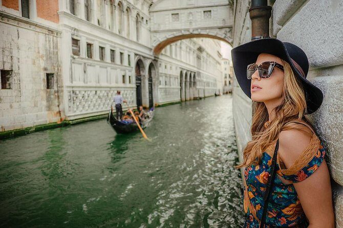 Private Photo Shoot & walking tour - Venice photo portraits, with a real walking plan