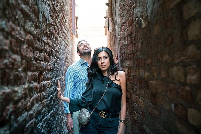 Private Photo Shoot & walking tour - Beyond the square: canals and hidden alleyways