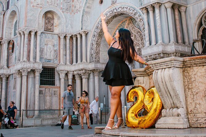 Private Photoshoot Experience in Venice - Finishing at San Marco: big architecture, classic Venice drama