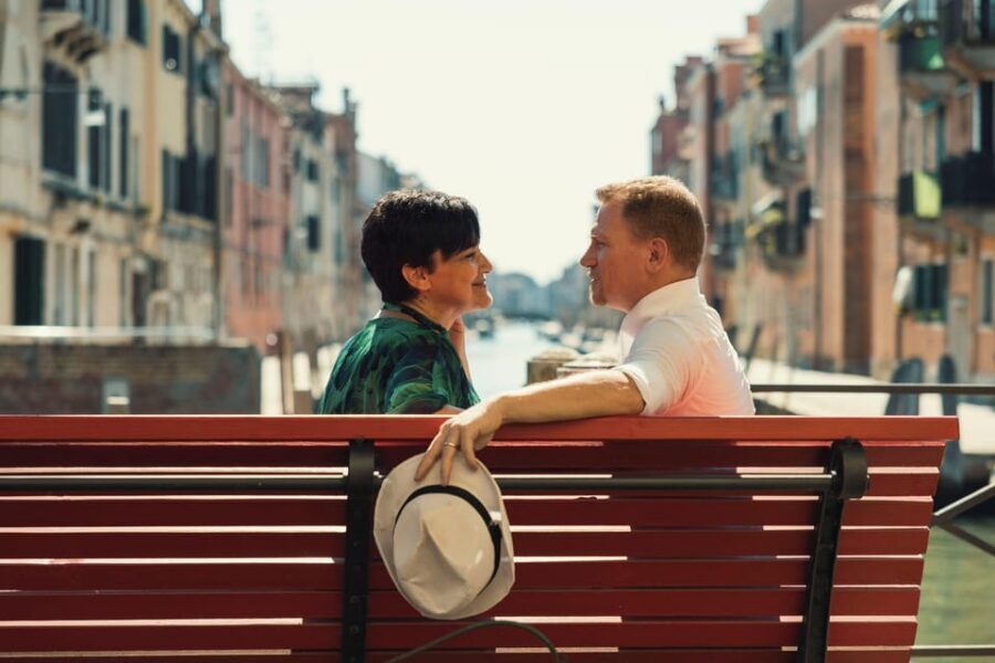 Private Photoshoot of Your Gondola Ride in Venice - Price and value: $368.18 per group up to 4