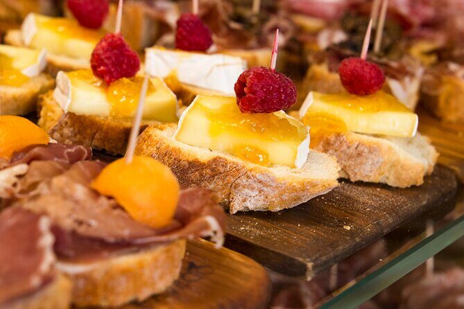 Private Secret Venice Tour; Rialto Market, San Polo & Food and Wine tasting - The included wine and cicchetti pause: why it works