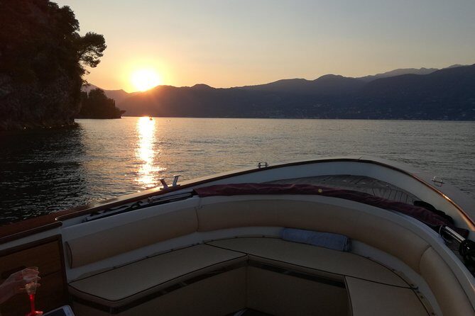 Private sunset cruise with toast - Baia del Vento: Watching the Bay From the Water