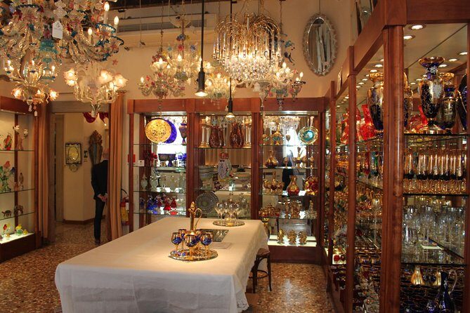 Private tour on Murano Island: discover the art of Artisanal Glassblowing - Passing the sale pressure test: how to shop without getting pushed