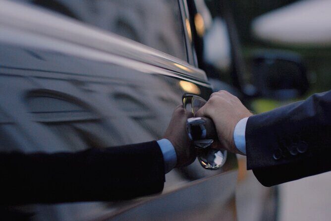 Private Transfer from Venice Airport to Venice - The handoff: from car terminal to private water taxi