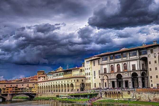 Private Transfer from Venice to Florence, 2h of sightseeing - Porticoes and the UNESCO walk vibe