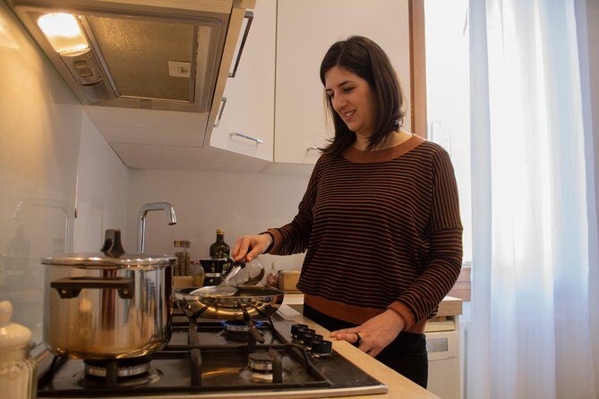 Private Venice Cooking Class and Market Tour with Fun Local Laura - The scenic 20-minute walk to Dorsoduro (and how to plan for it)