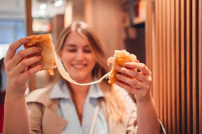 Private Venice Street Food Tour with a Sommelier - Along the Grand Canal: the Rialto bridge story you can point at