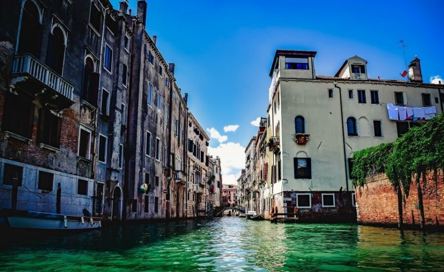 Private Venice Walking Tour and Gondola Ride - San Moisè, Teatro La Fenice, and Campo Manin’s Daniele Manin