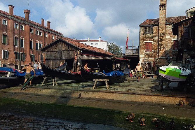 Private Venice walking tour plus Murano island lunch and glass factory visit - Artistic Glassworks Colleoni: watching Murano glass happen