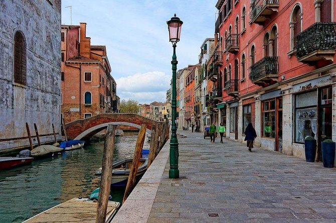 Private Walking Tour: Cannaregio and the Jewish Ghetto - The Ghetto Ebraico synagogue stop: language, inspection, and timing