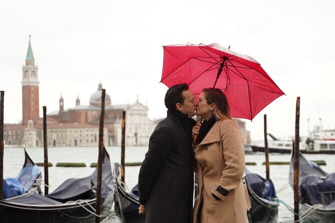 Professional Photoshoot in Venice - Ponte di Rialto meeting point: your first good shot is already lined up