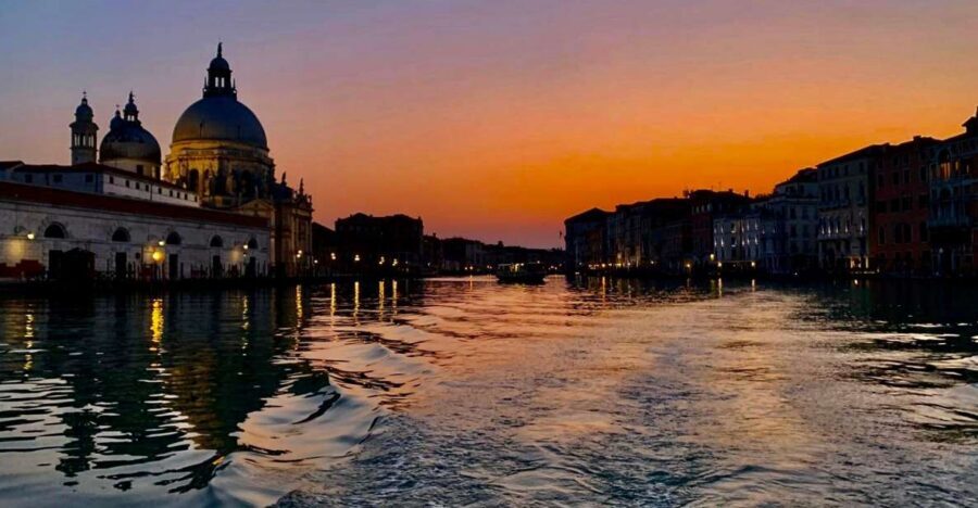 Punta Sabbioni - Venice at Sunset: Boat Tour with Aperitif - Weather and language realities you should plan around