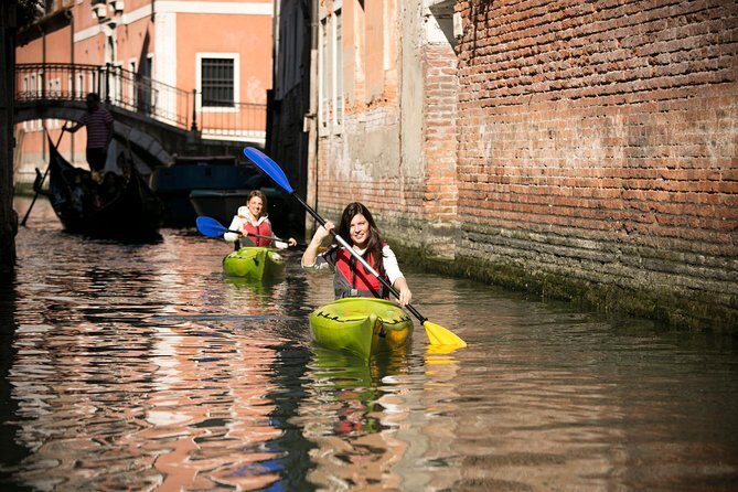 Real Venetian Kayak - Tour of Venice Canals with a Local Guide - Meeting at Calle Brazzo: Where the Tour Starts (and Why It Matters)