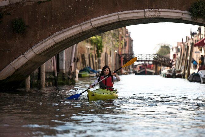 Real Venetian Kayak - Tour of Venice Canals with a Local Guide - Small Group Size: The Best Part and the One Risk