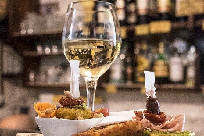 Rialto Market Food Tour: Wine Tasting and Sightseeing in Venice - Sightseeing that doesn’t feel like a detour