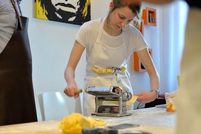 Rialto Market Tour with Hands on Cooking Class, Wine & Tiramisu - Cannaregio-style strolling and the walk to the kitchen