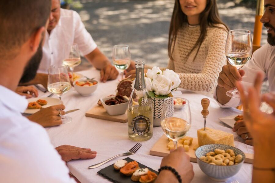 Secret journey between prosecco, lugana and white wines - Meeting the host and learning how white wine really works