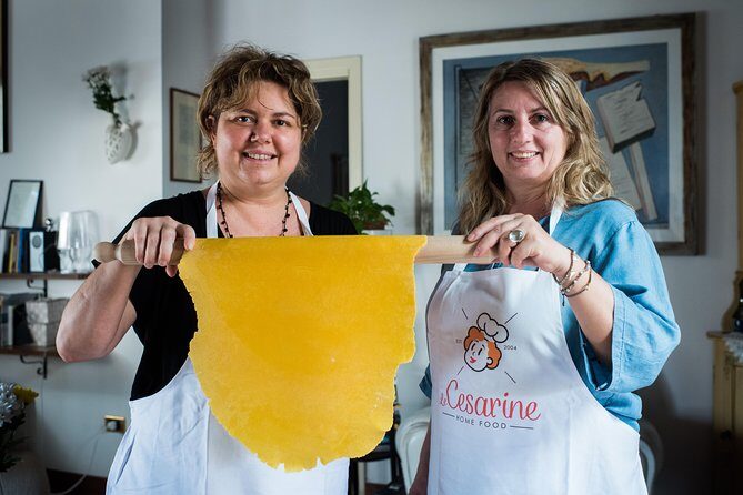 Share Your Pasta Love in a Local’s Home in Venice - Finding the Right Door: Calle Larga Lezze and First Impressions