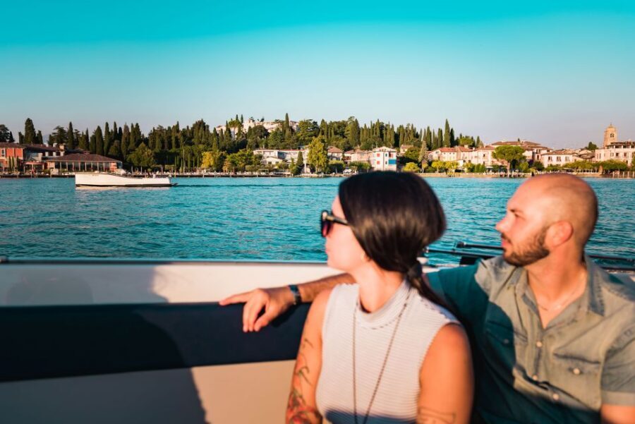 Sirmione: 25 Minute Boat Cruise around the Peninsula - Starting at Piazzale Porto: quick check-in, right on the water